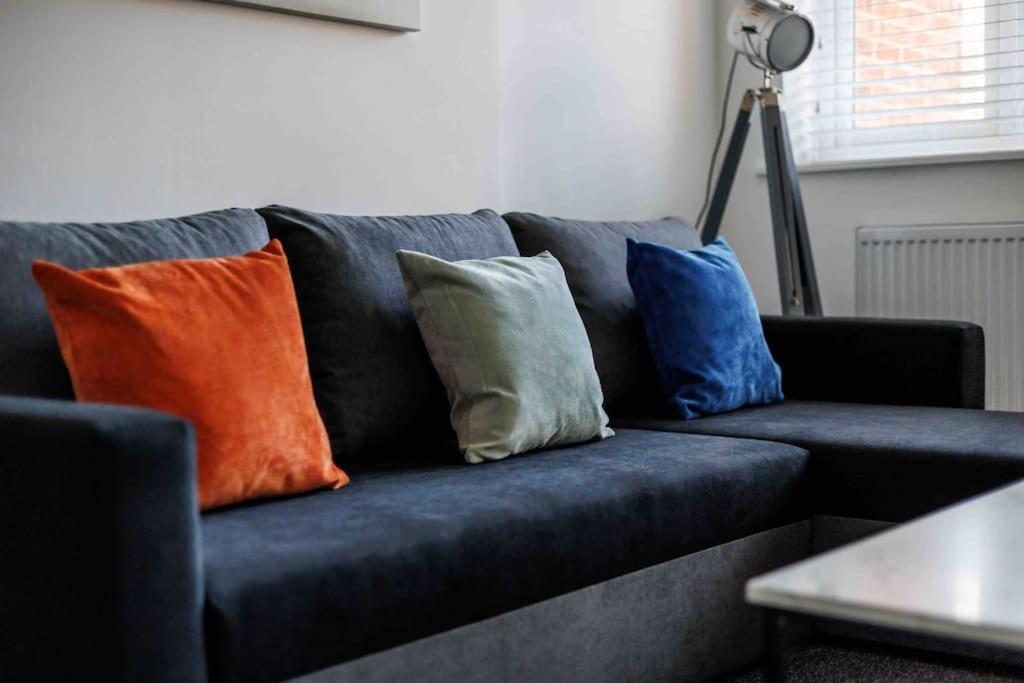 2 Bedroom House-Driveway - Bournemouth Hospital - Long Stay Discounts - Lima Apartments Ltd Extérieur photo