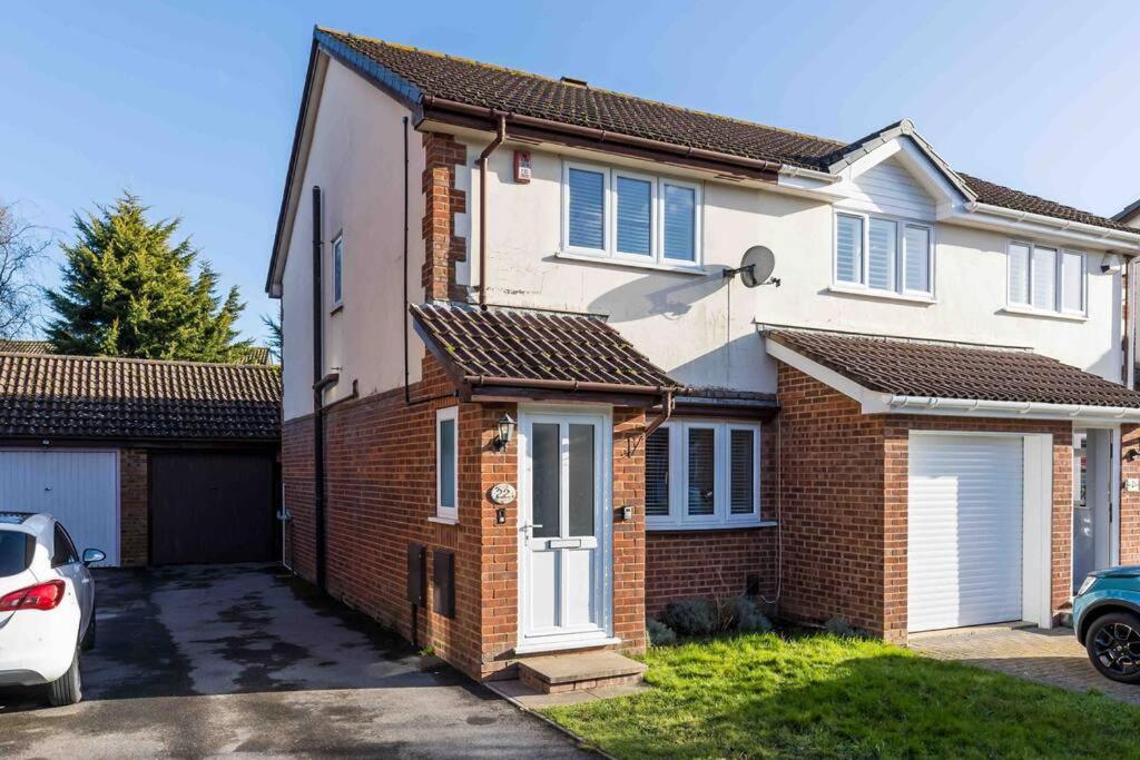 2 Bedroom House-Driveway - Bournemouth Hospital - Long Stay Discounts - Lima Apartments Ltd Extérieur photo