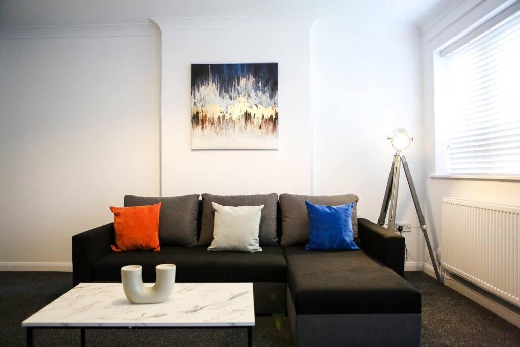 2 Bedroom House-Driveway - Bournemouth Hospital - Long Stay Discounts - Lima Apartments Ltd Extérieur photo