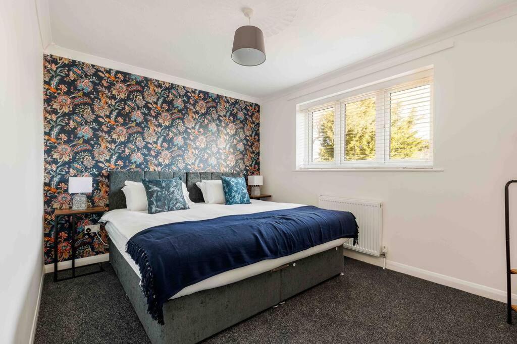 2 Bedroom House-Driveway - Bournemouth Hospital - Long Stay Discounts - Lima Apartments Ltd Extérieur photo