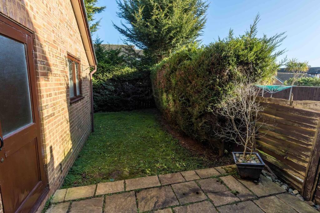2 Bedroom House-Driveway - Bournemouth Hospital - Long Stay Discounts - Lima Apartments Ltd Extérieur photo